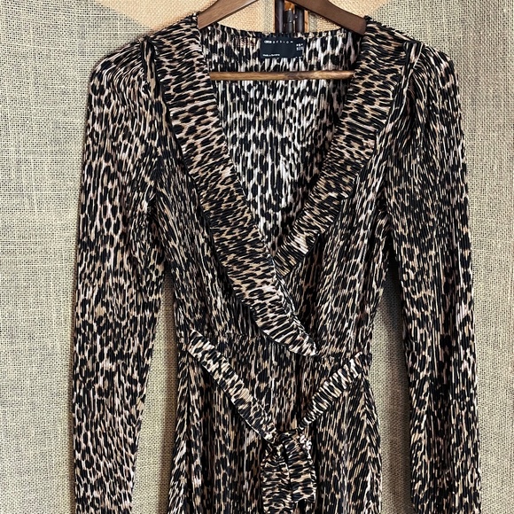 NWT! women's ASOS DESIGN plisse frill wrap mini dress leopard - Picture 7 of 10